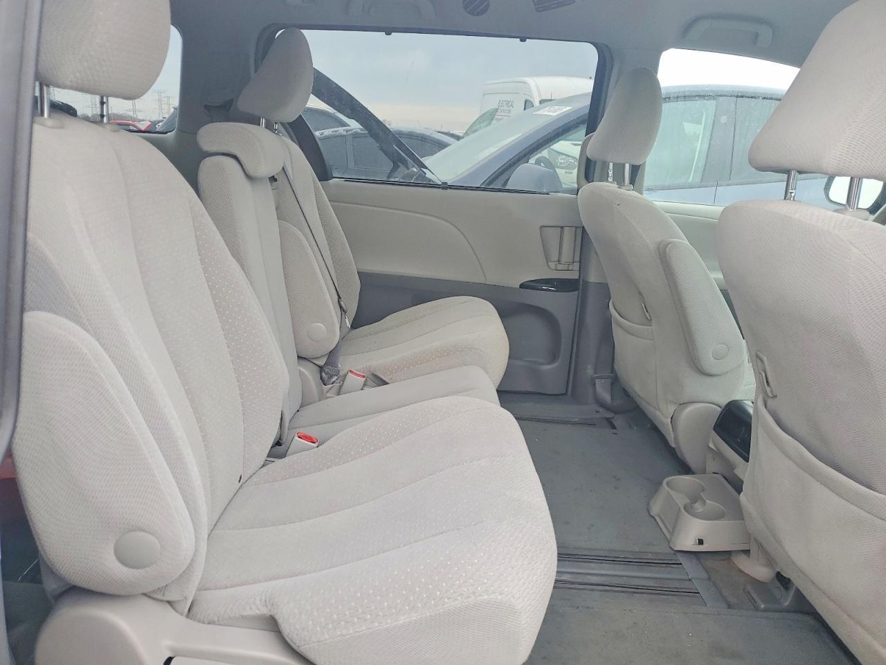 2014 TOYOTA SIENNA