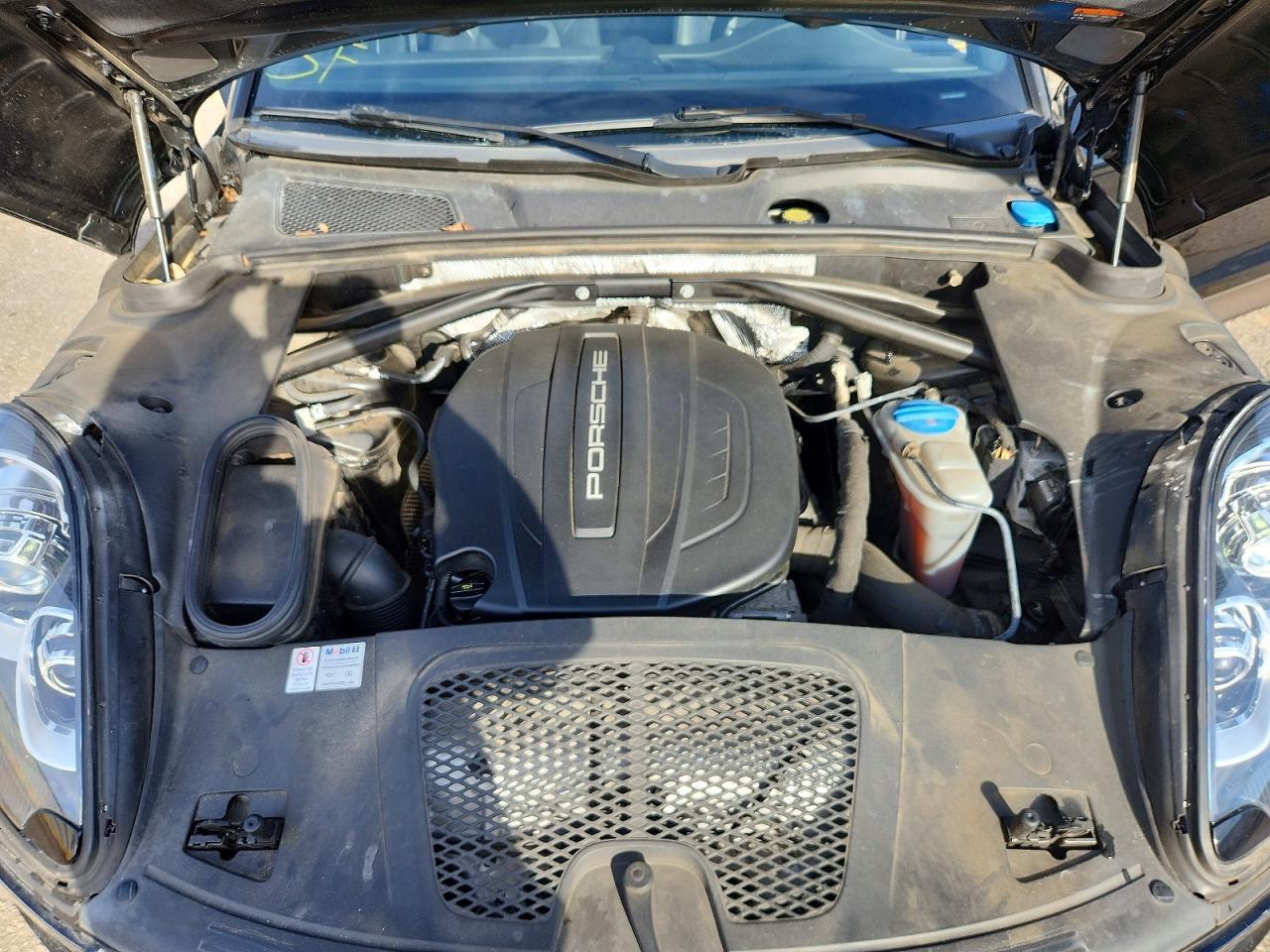 2017 PORSCHE Macan