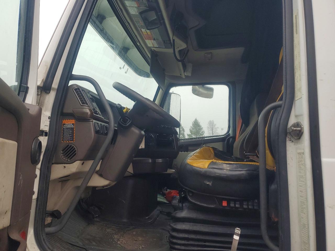 2016 VOLVO Vn