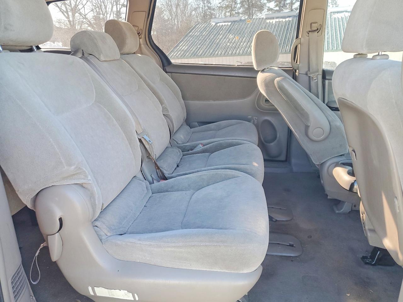 2004 TOYOTA SIENNA
