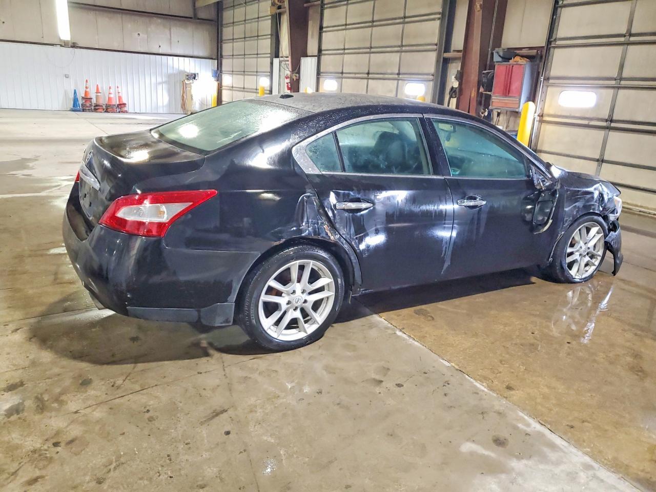 2010 NISSAN Maxima