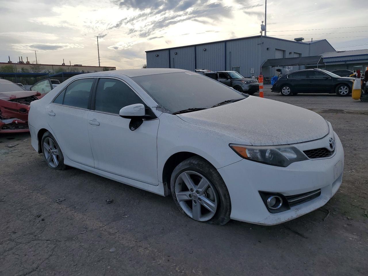2014 TOYOTA CAMRY