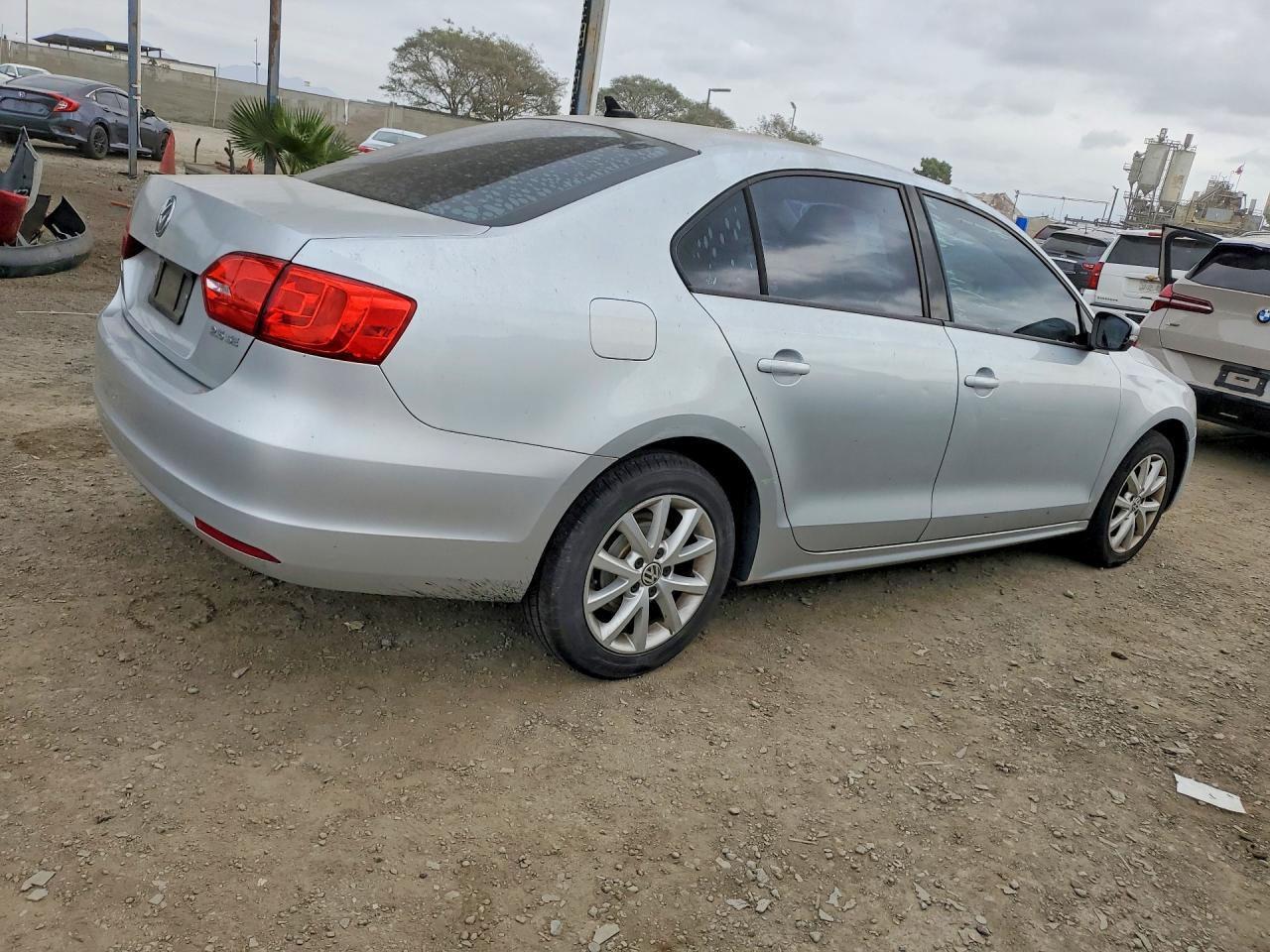 2011 VOLKSWAGEN JETTA