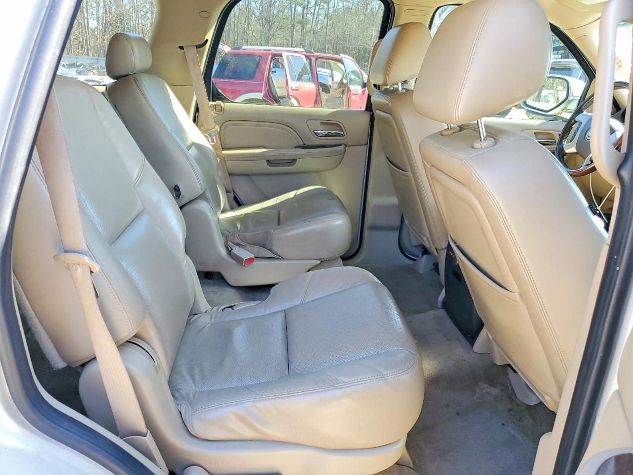 2010 CADILLAC ESCALADE