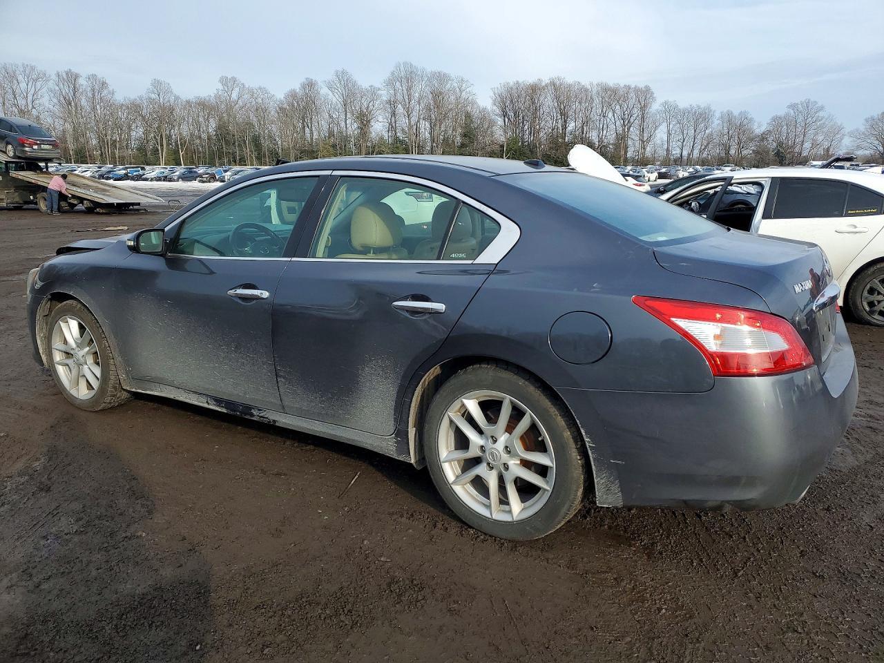 2010 NISSAN Maxima
