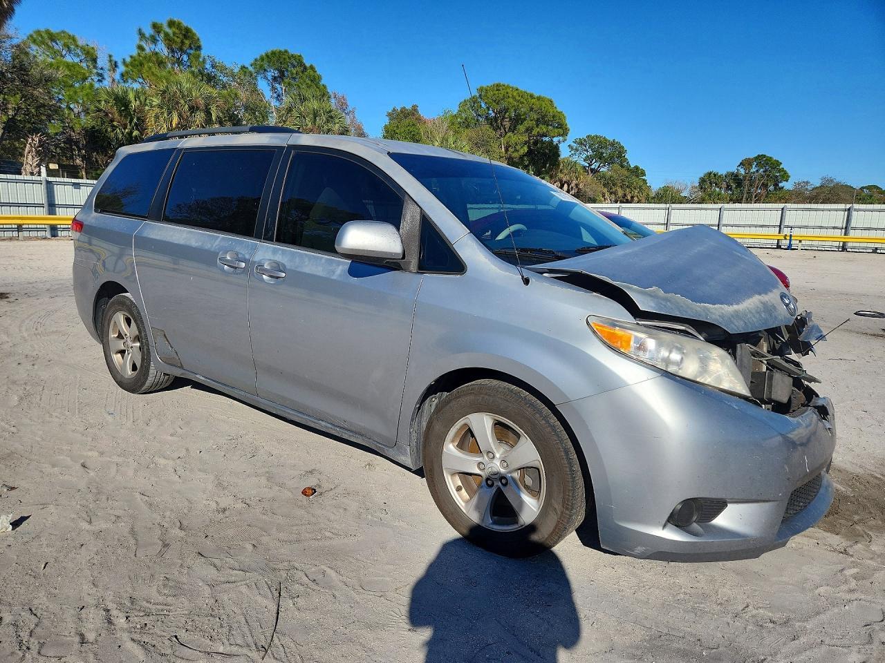 2014 TOYOTA SIENNA