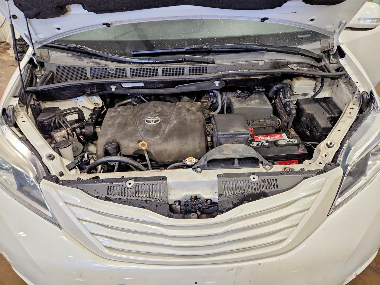 2017 TOYOTA SIENNA
