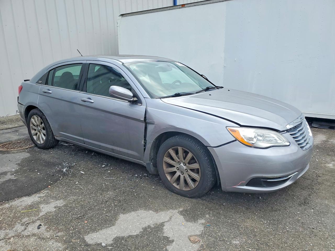 2013 CHRYSLER 200