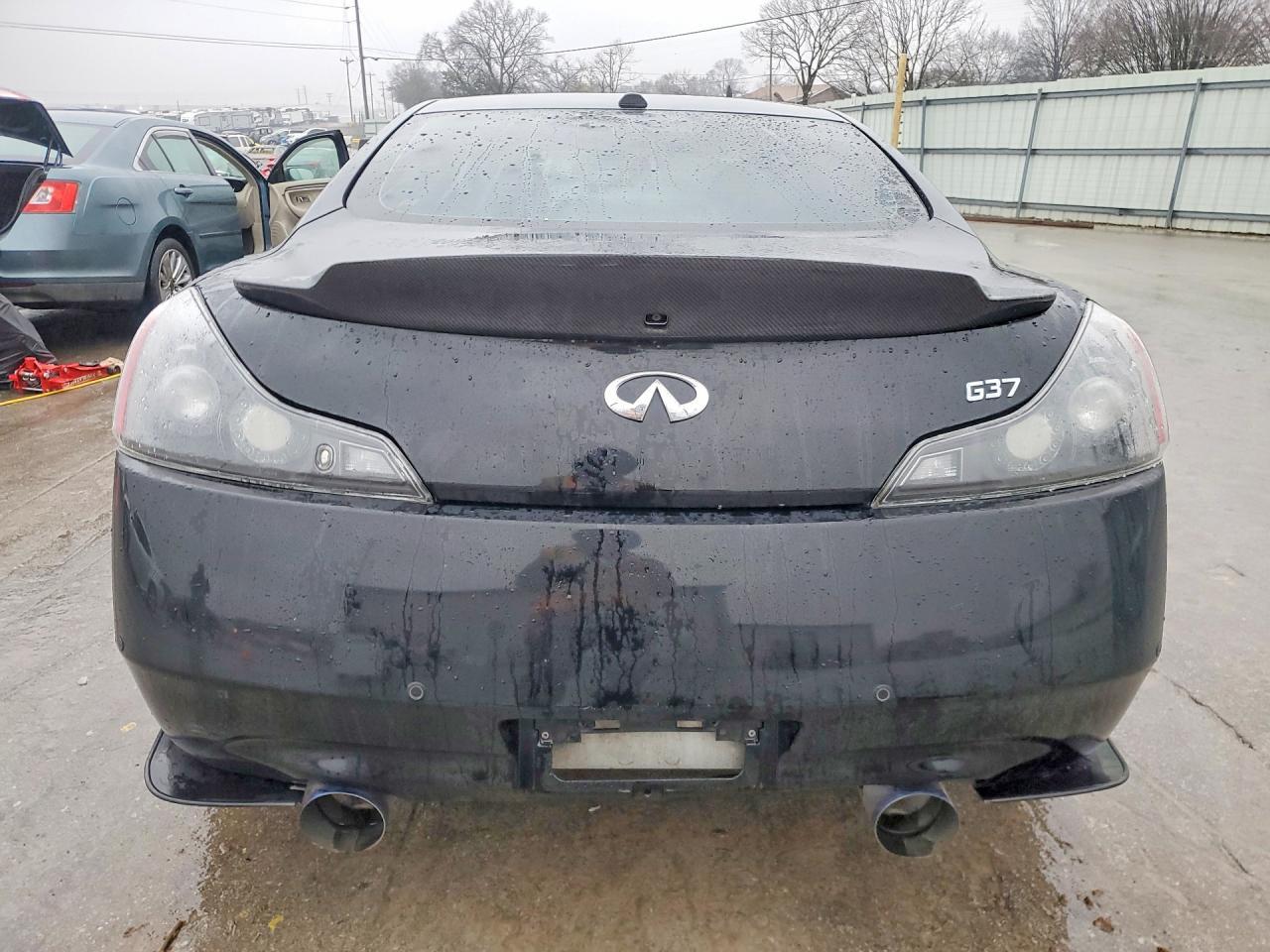 2011 INFINITI G37