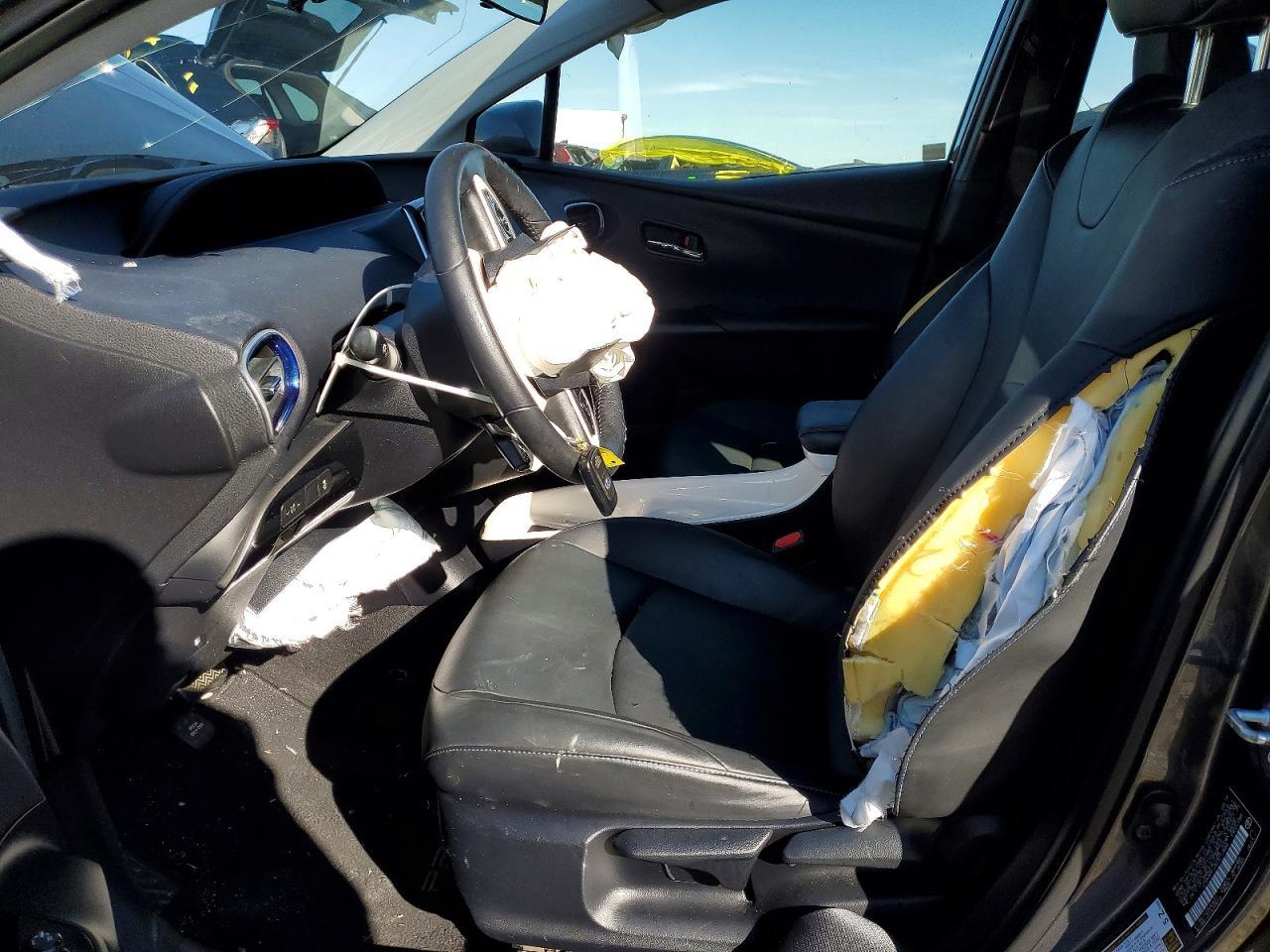 2016 TOYOTA PRIUS