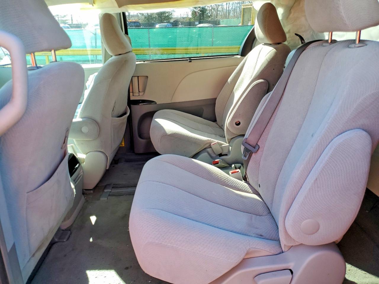 2014 TOYOTA SIENNA