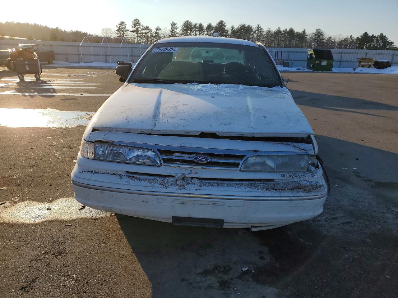 1995 FORD Crown Victoria