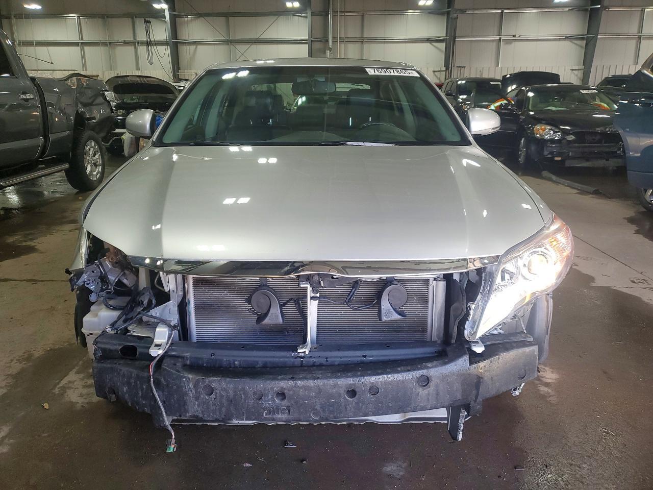 2011 TOYOTA Avalon