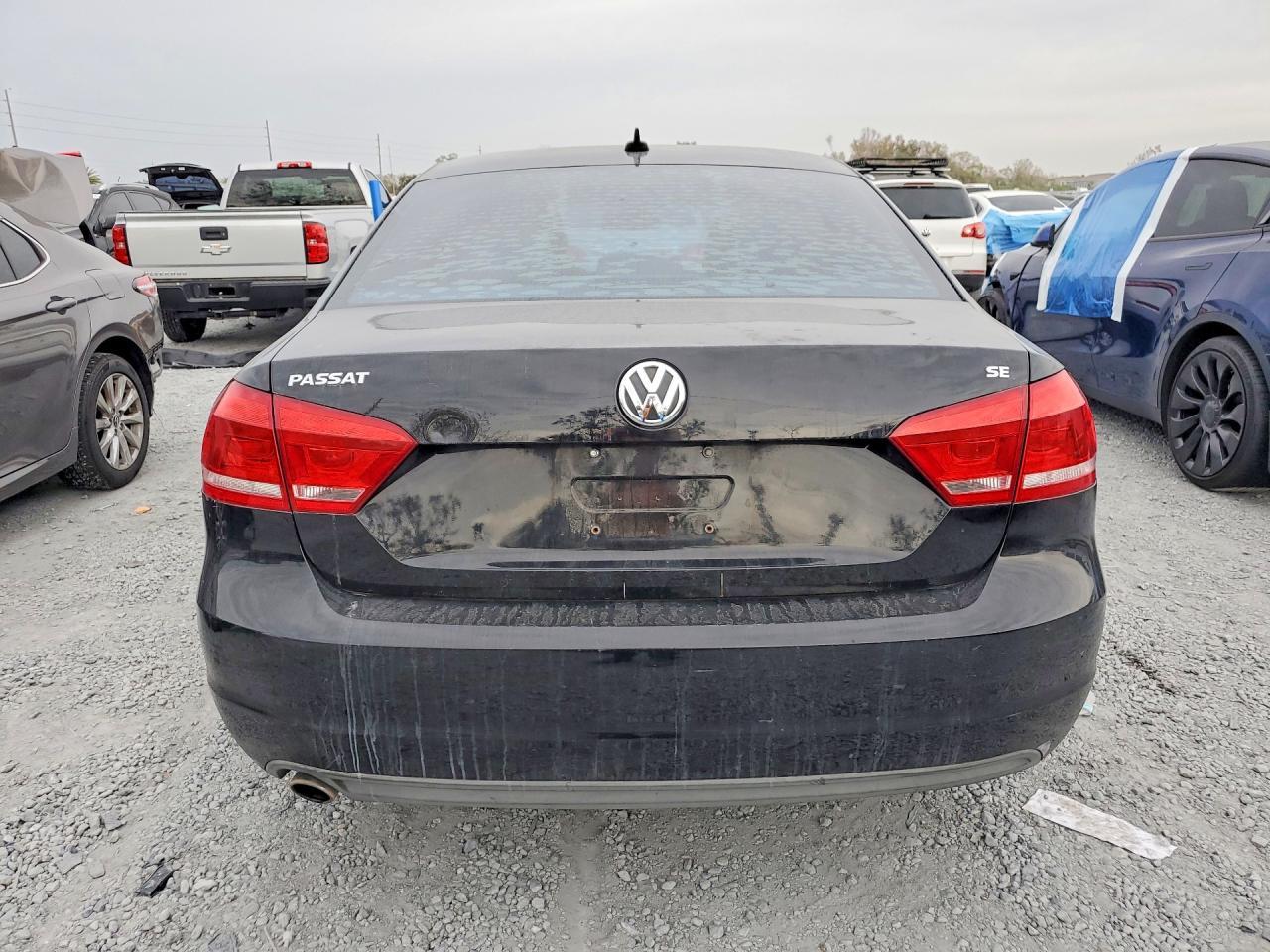 2012 VOLKSWAGEN Passat