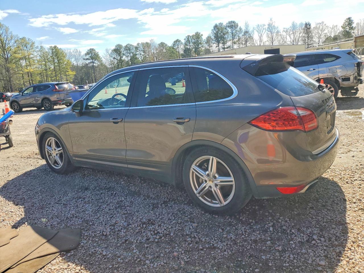 2012 PORSCHE CAYENNE