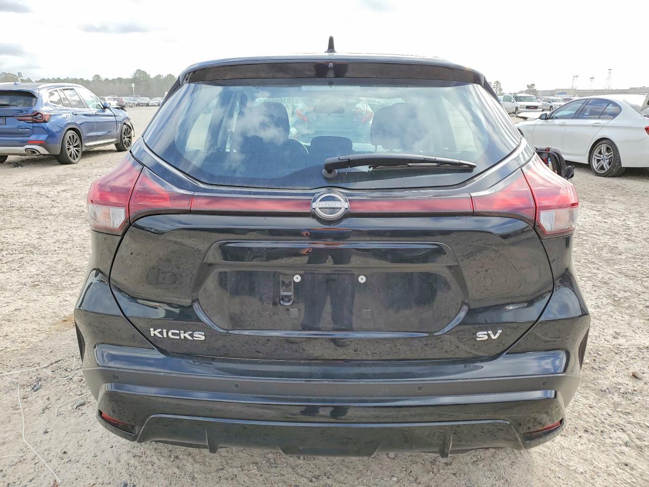 2024 NISSAN KICKS