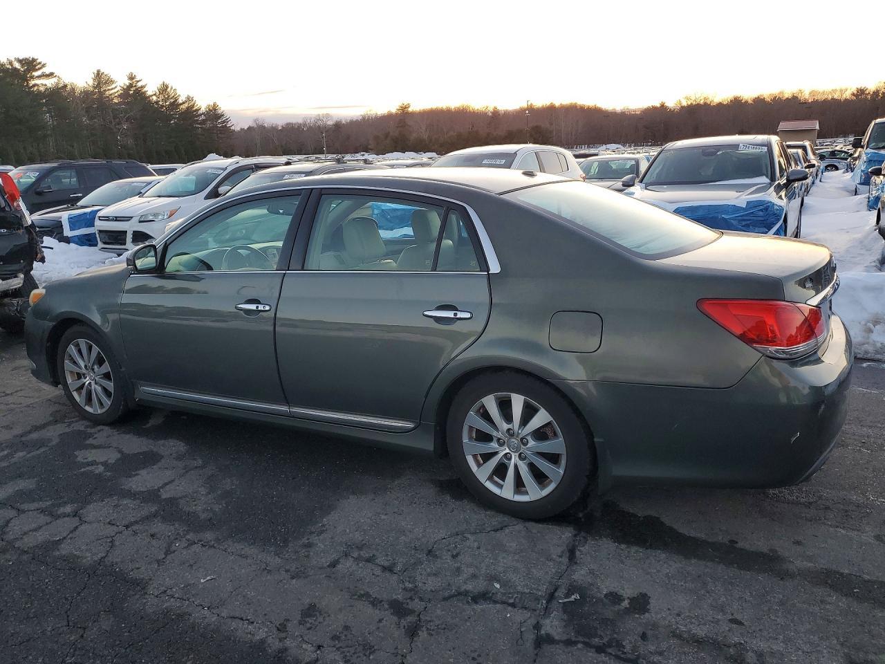 2011 TOYOTA Avalon