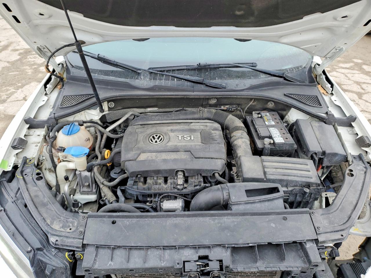 2016 VOLKSWAGEN Passat