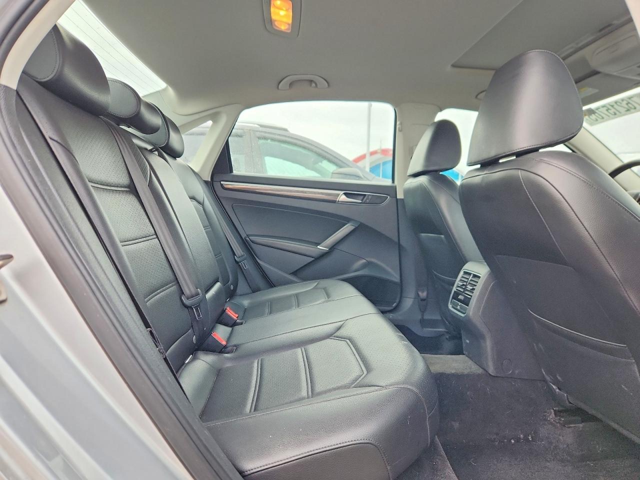 2016 VOLKSWAGEN Passat
