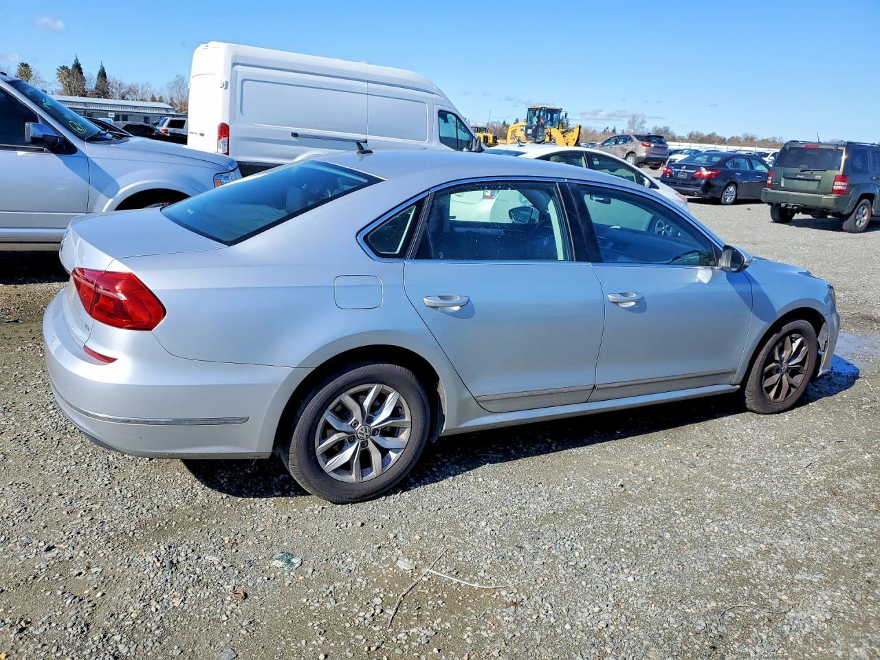 2016 VOLKSWAGEN Passat