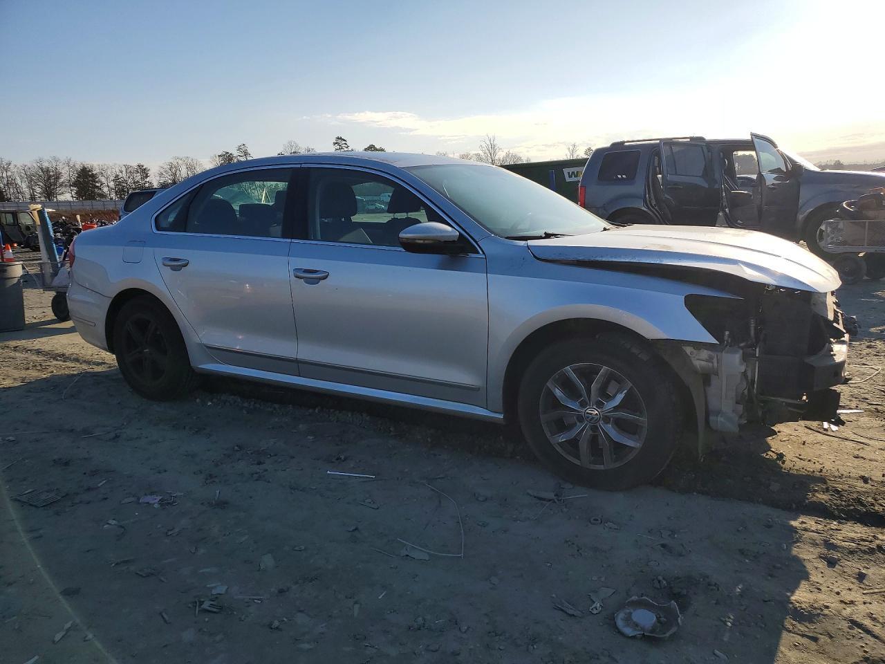 2017 VOLKSWAGEN Passat