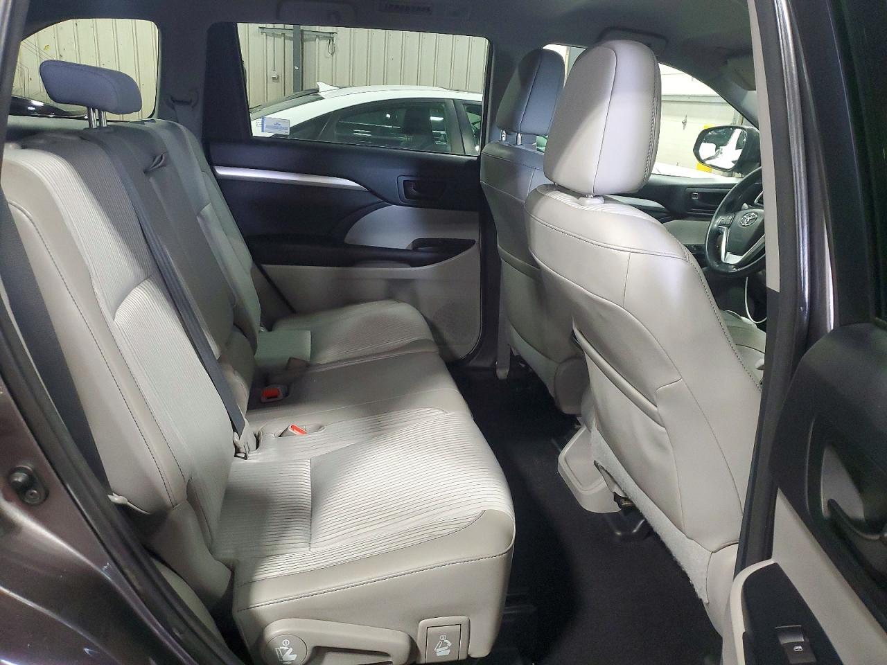 2015 TOYOTA HIGHLANDER