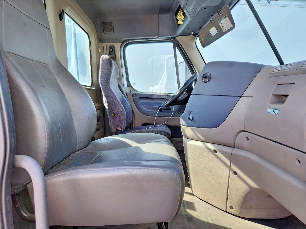 2016 FREIGHTLINER CASCADIA 125