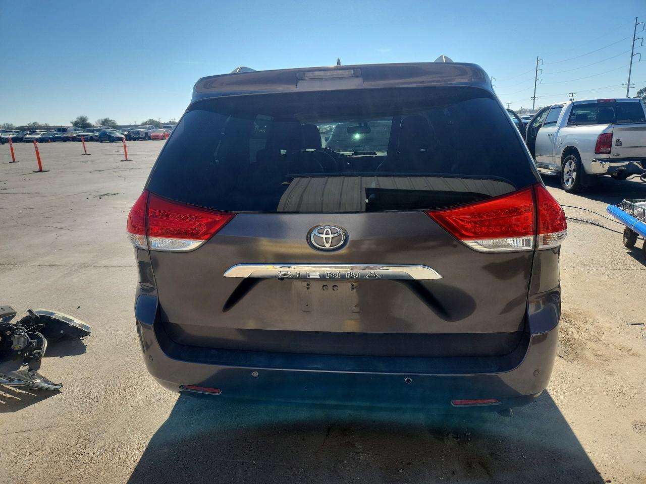 2012 TOYOTA SIENNA