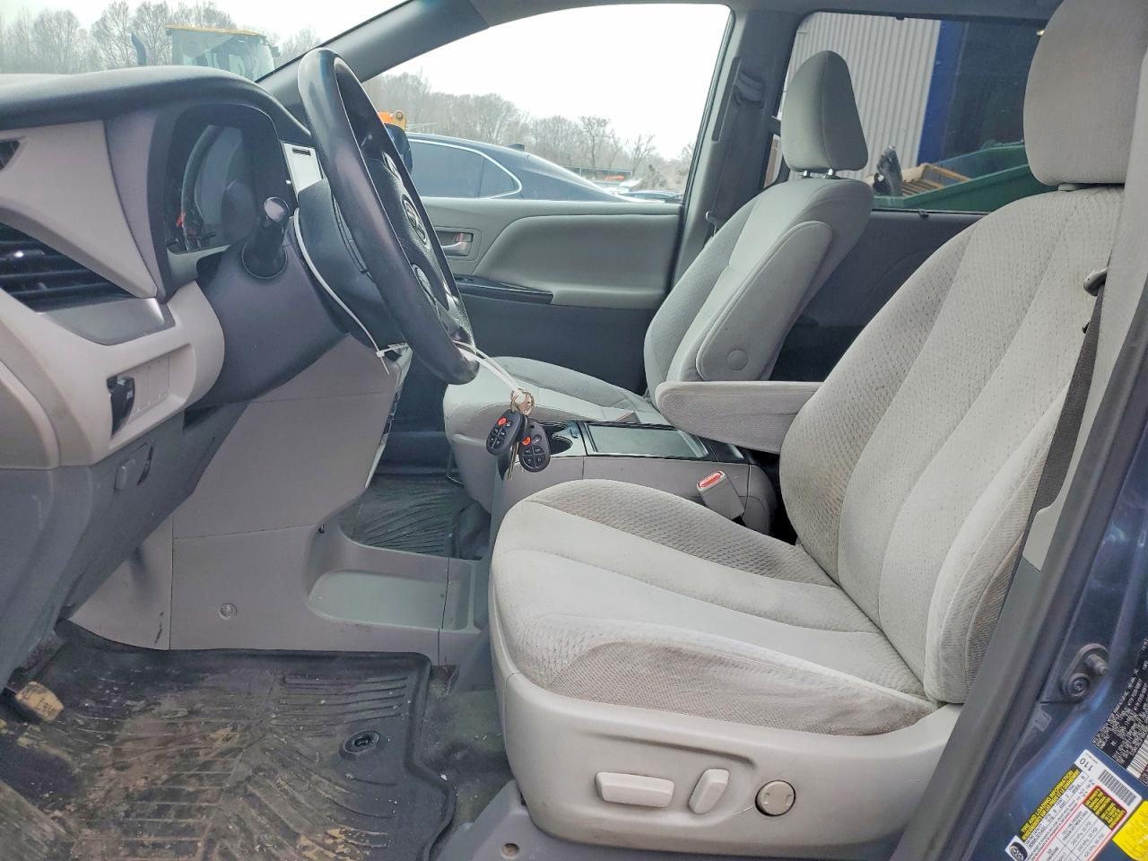 2015 TOYOTA SIENNA