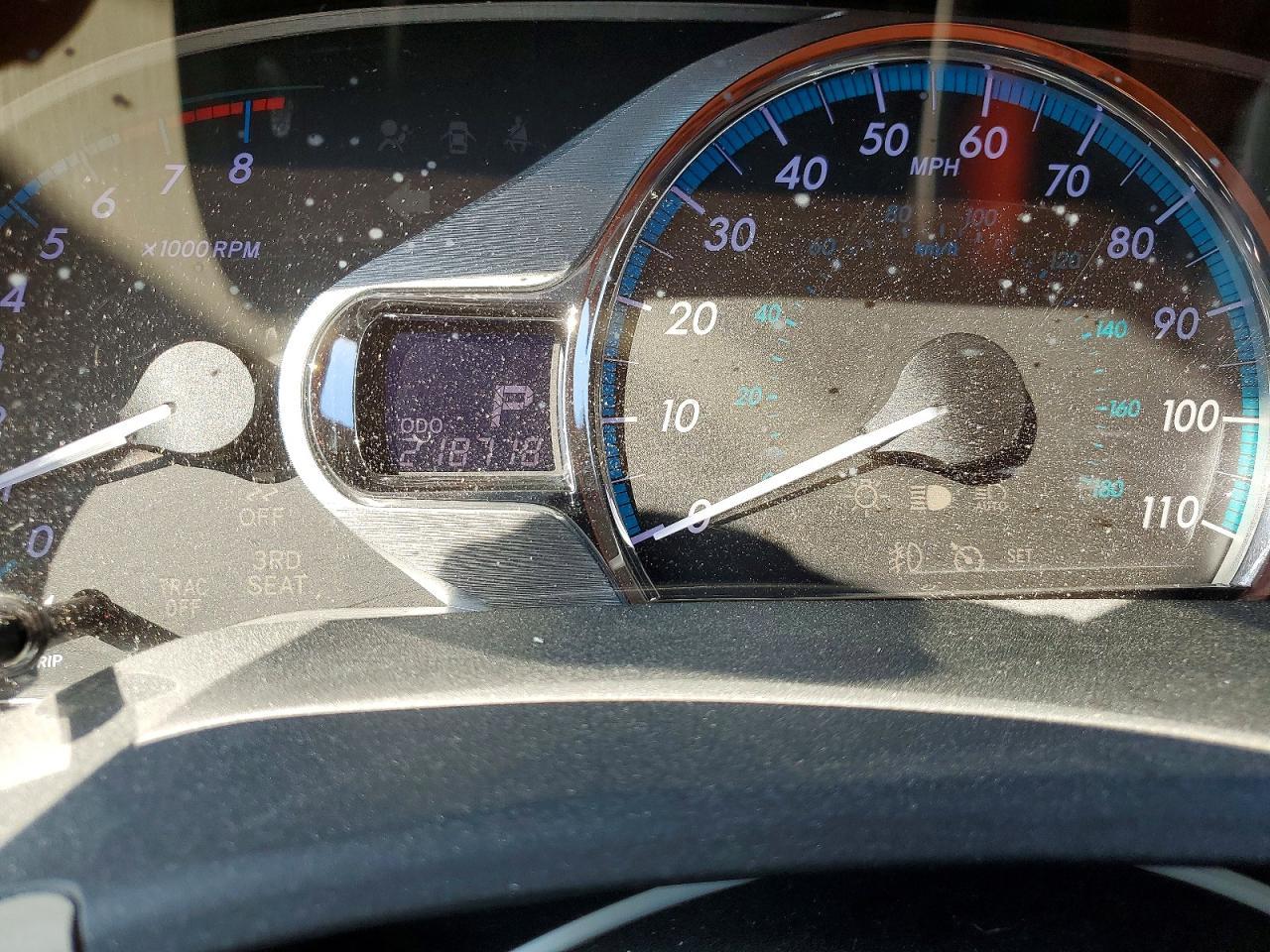 2011 TOYOTA SIENNA