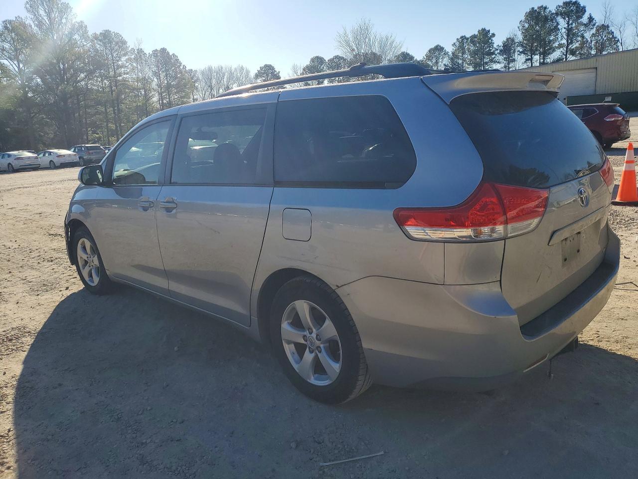 2012 TOYOTA SIENNA