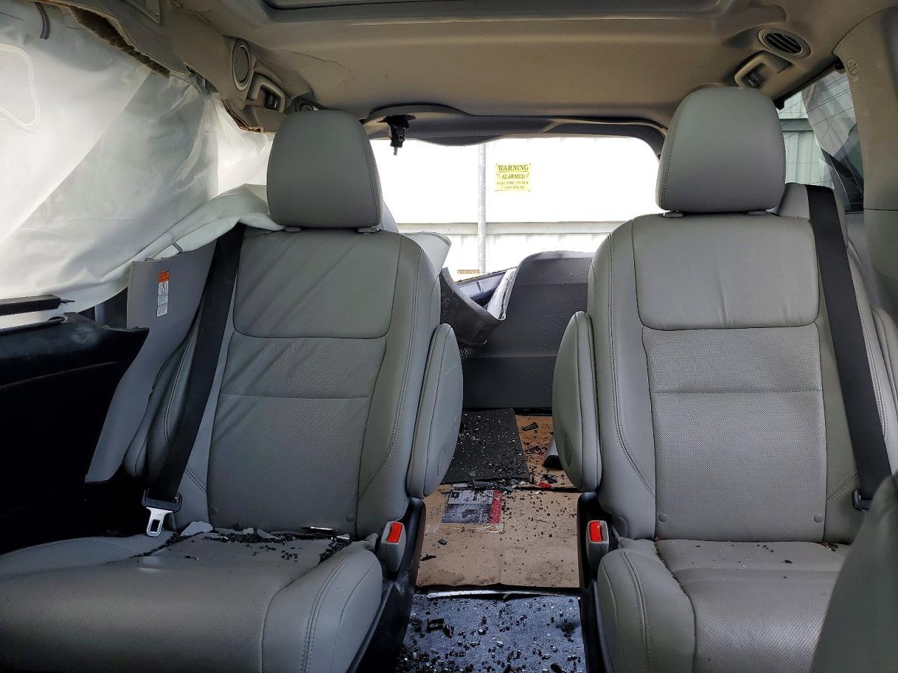 2017 TOYOTA SIENNA