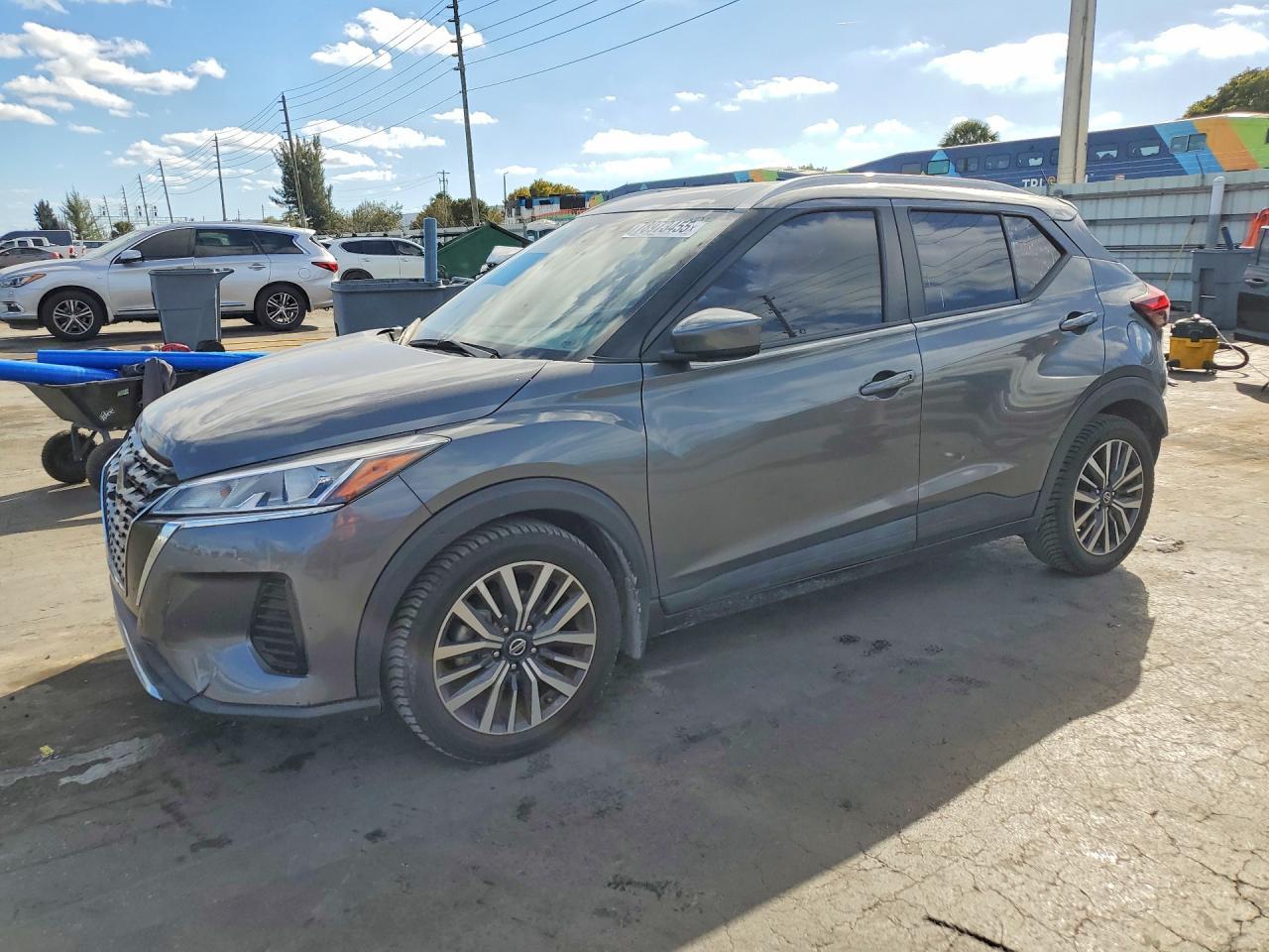 2021 NISSAN KICKS