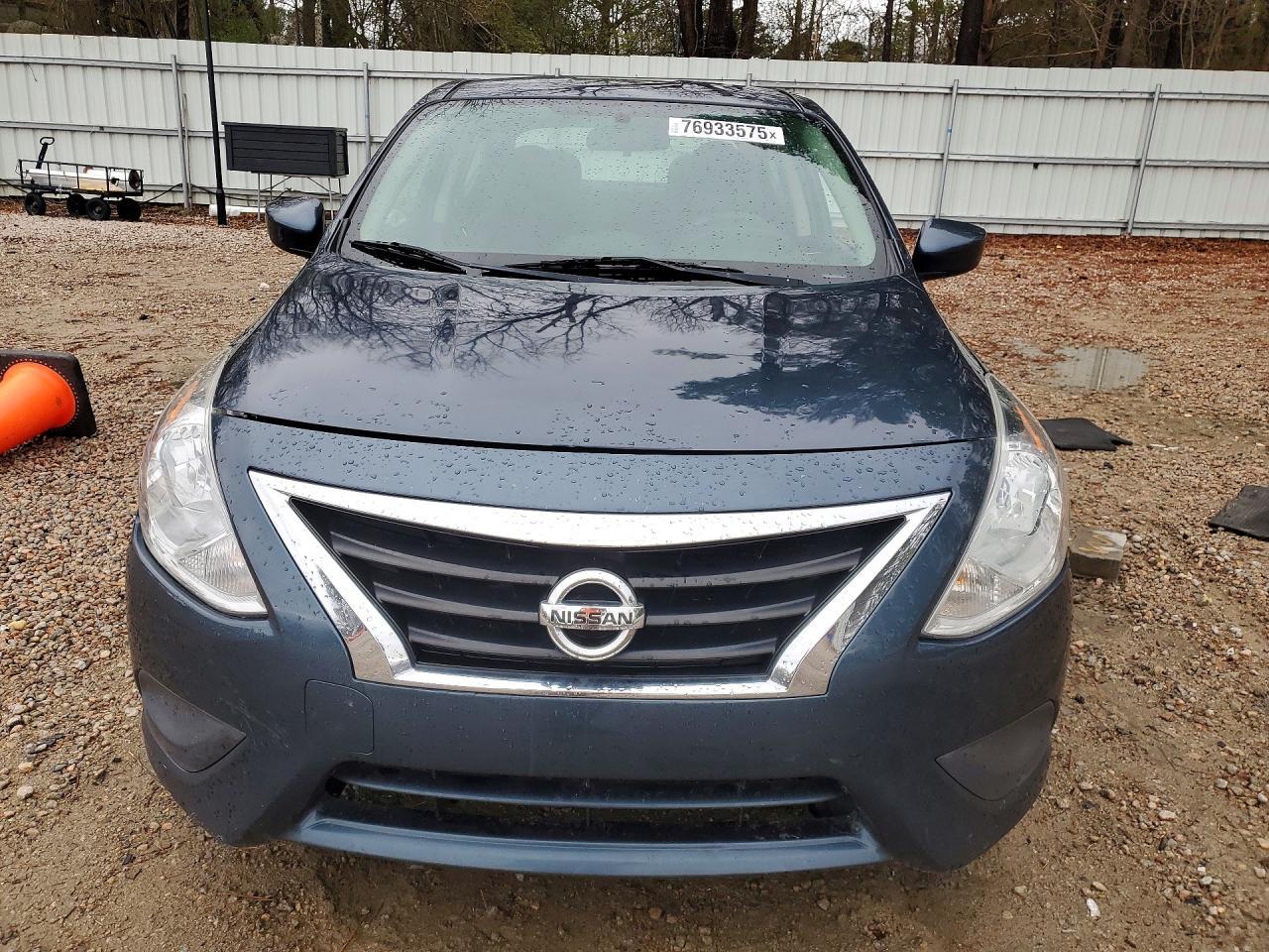 2017 NISSAN VERSA