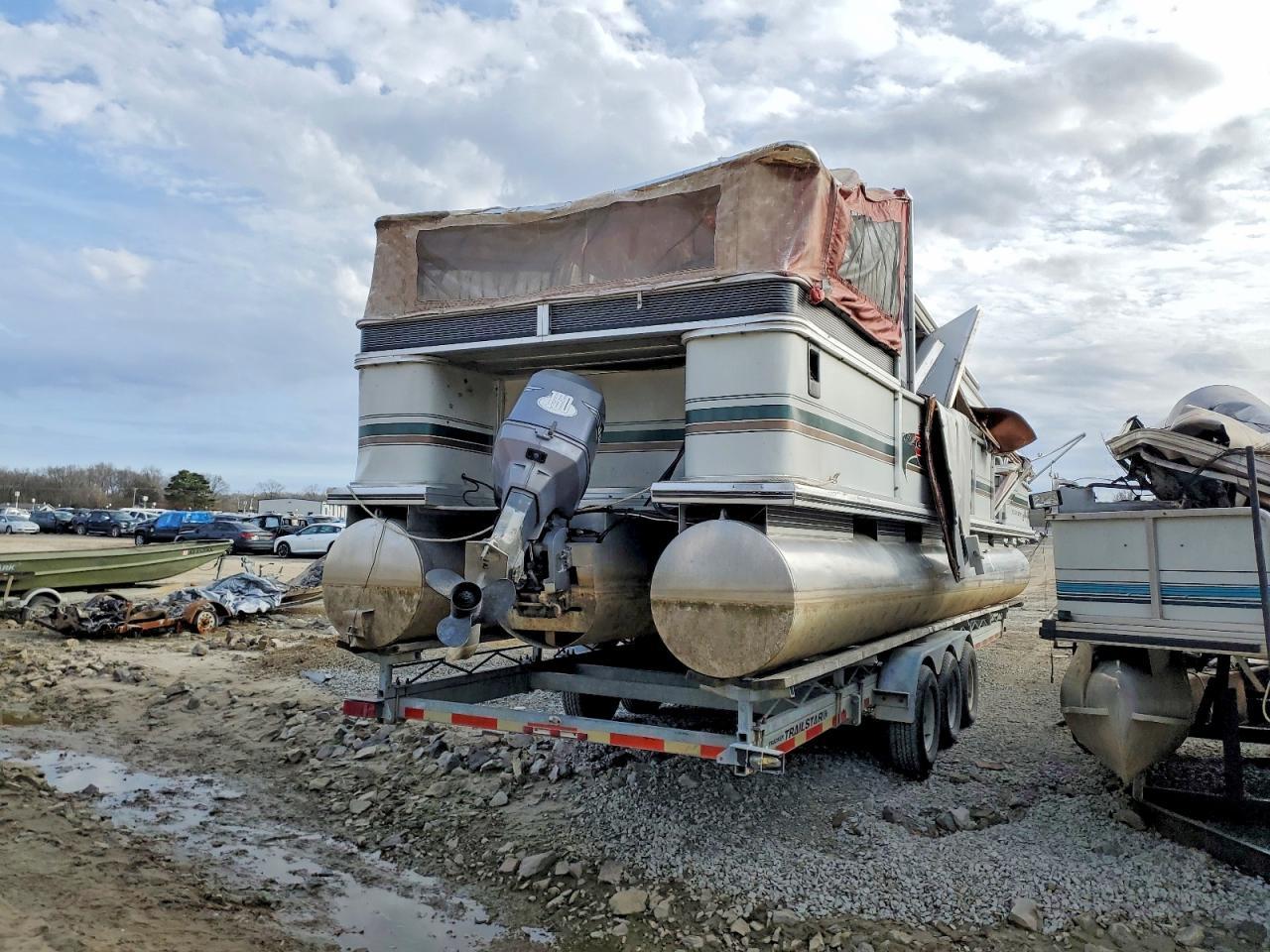 2000 Sundancer Pontoons Boat