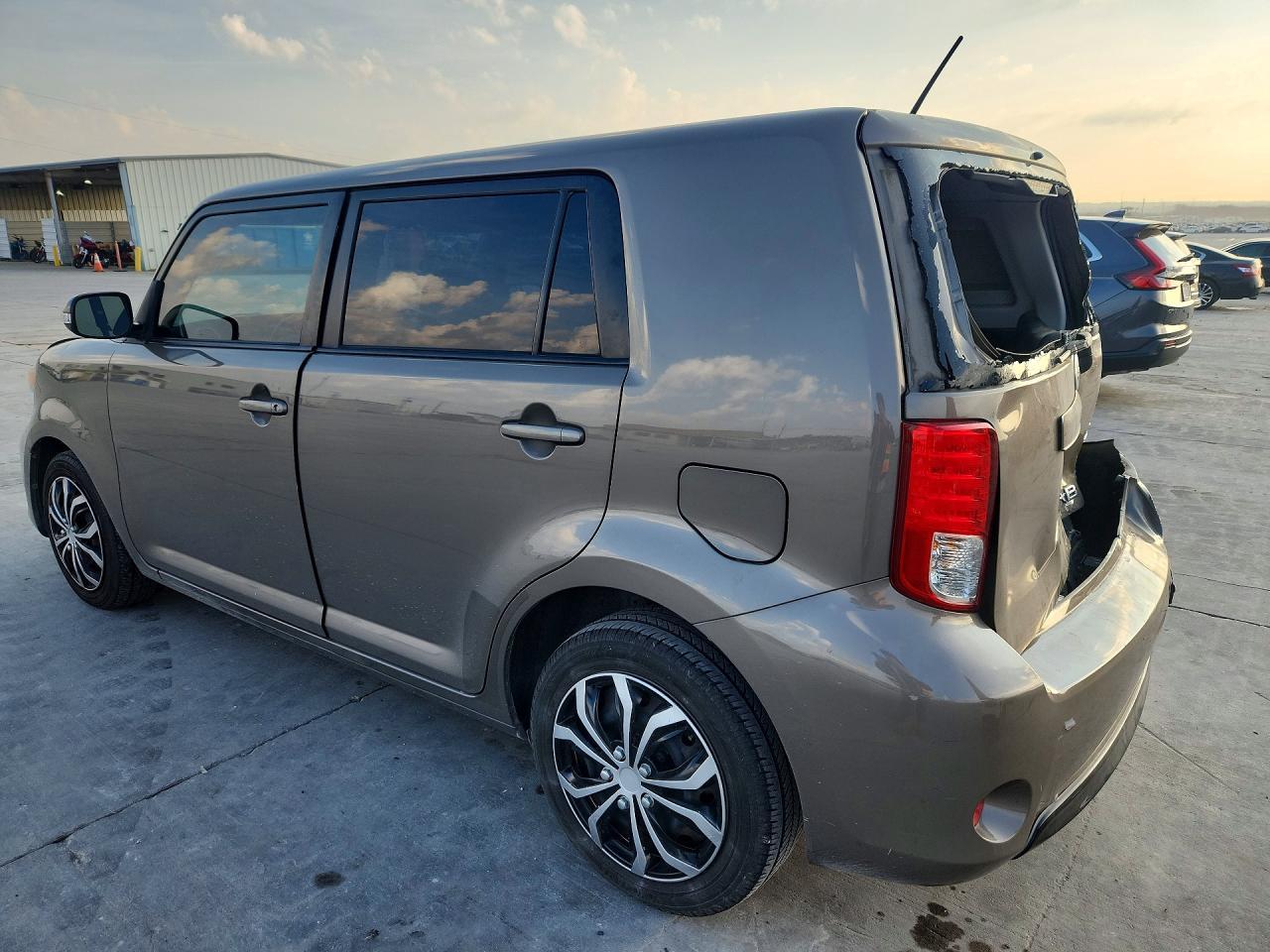 2015 TOYOTA SCION