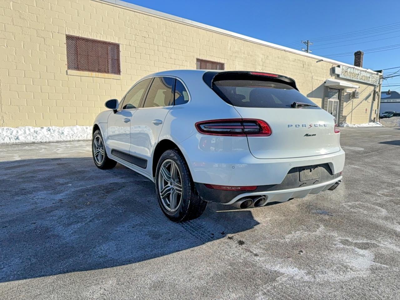 2015 PORSCHE Macan