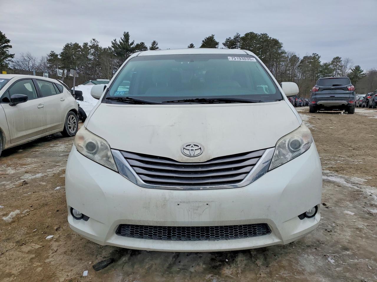 2016 TOYOTA SIENNA