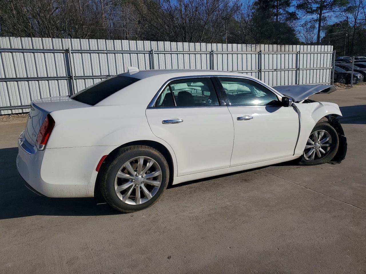 2019 CHRYSLER 300