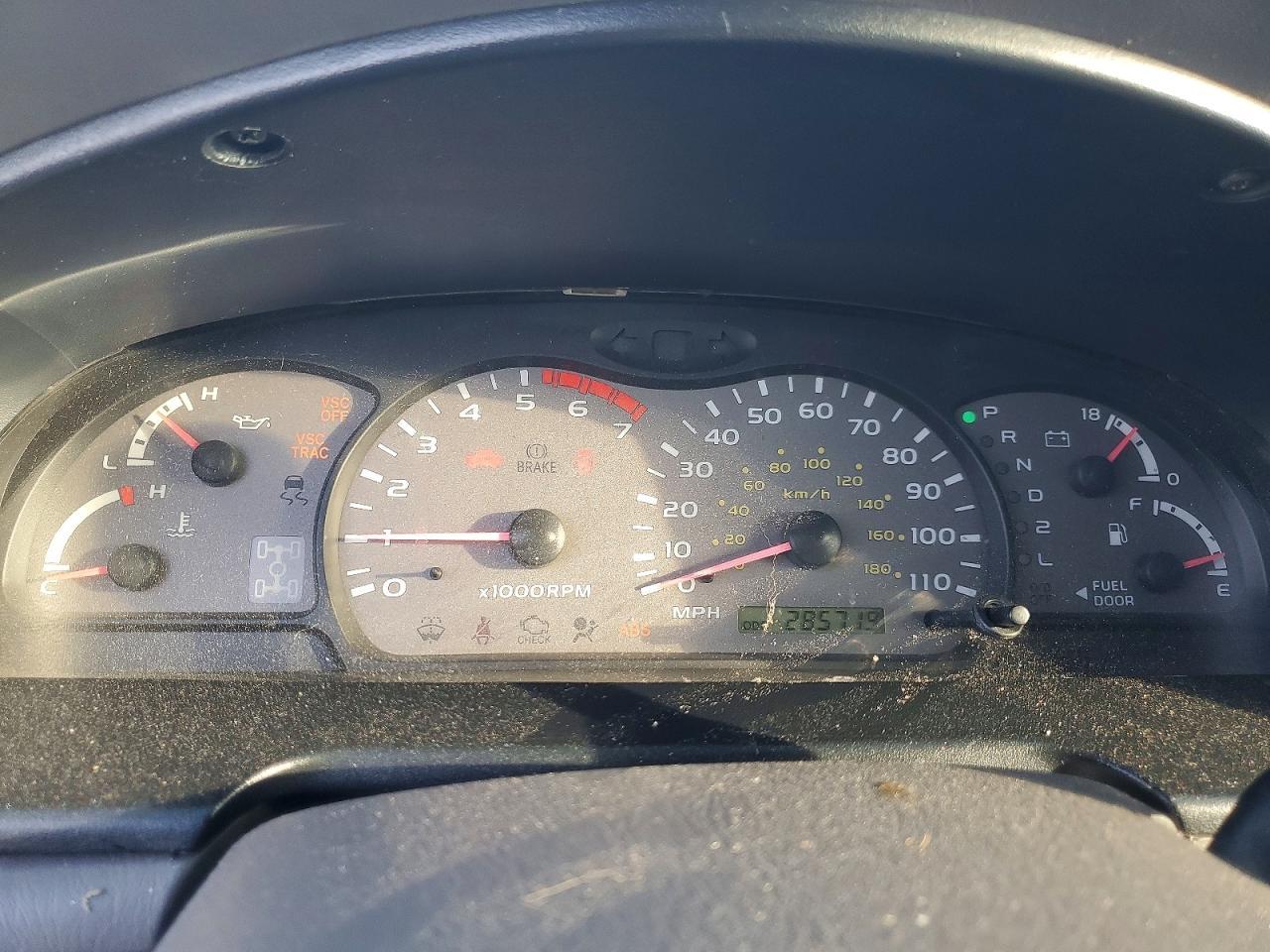 2002 TOYOTA Sequoia