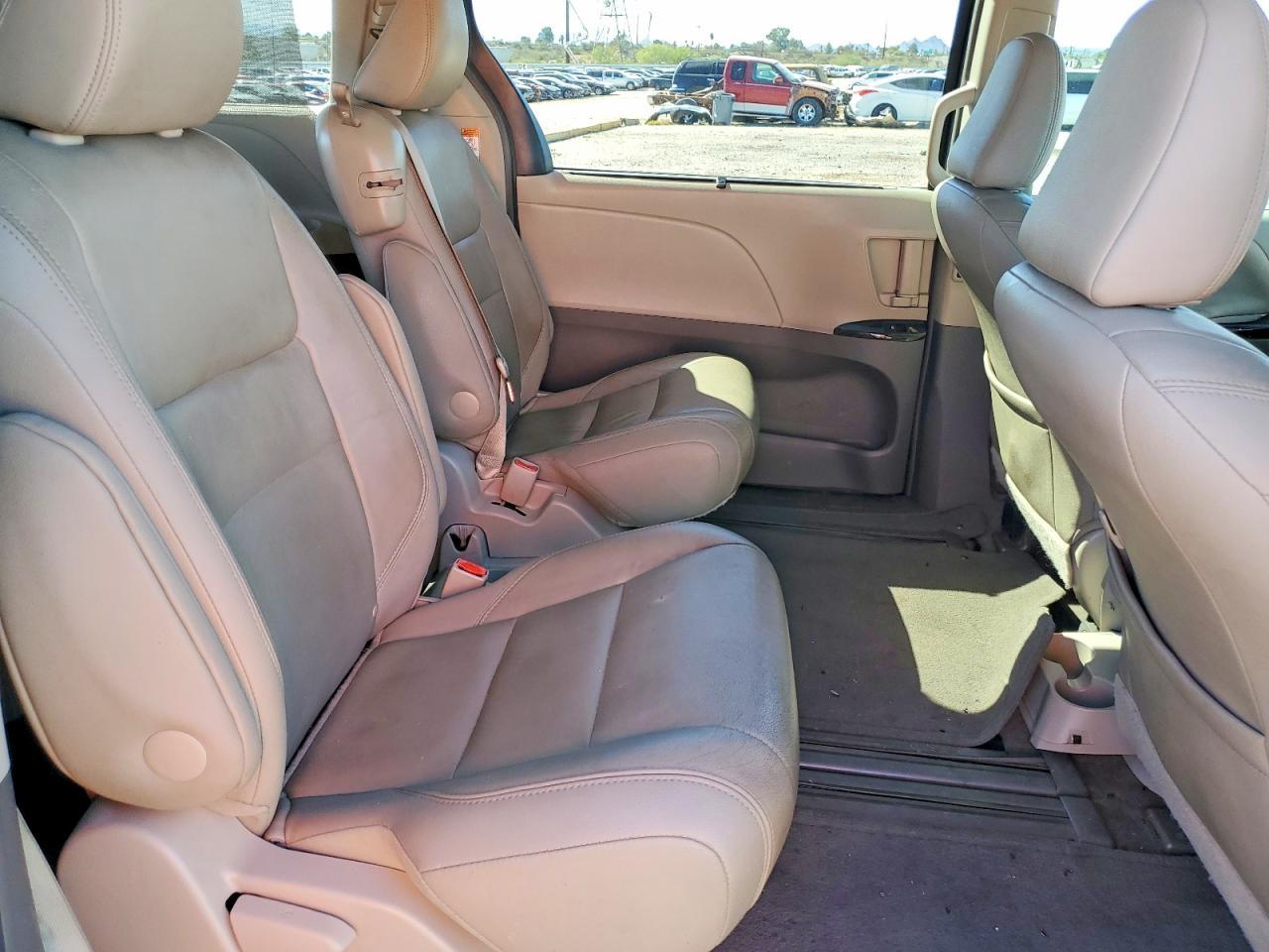 2015 TOYOTA SIENNA