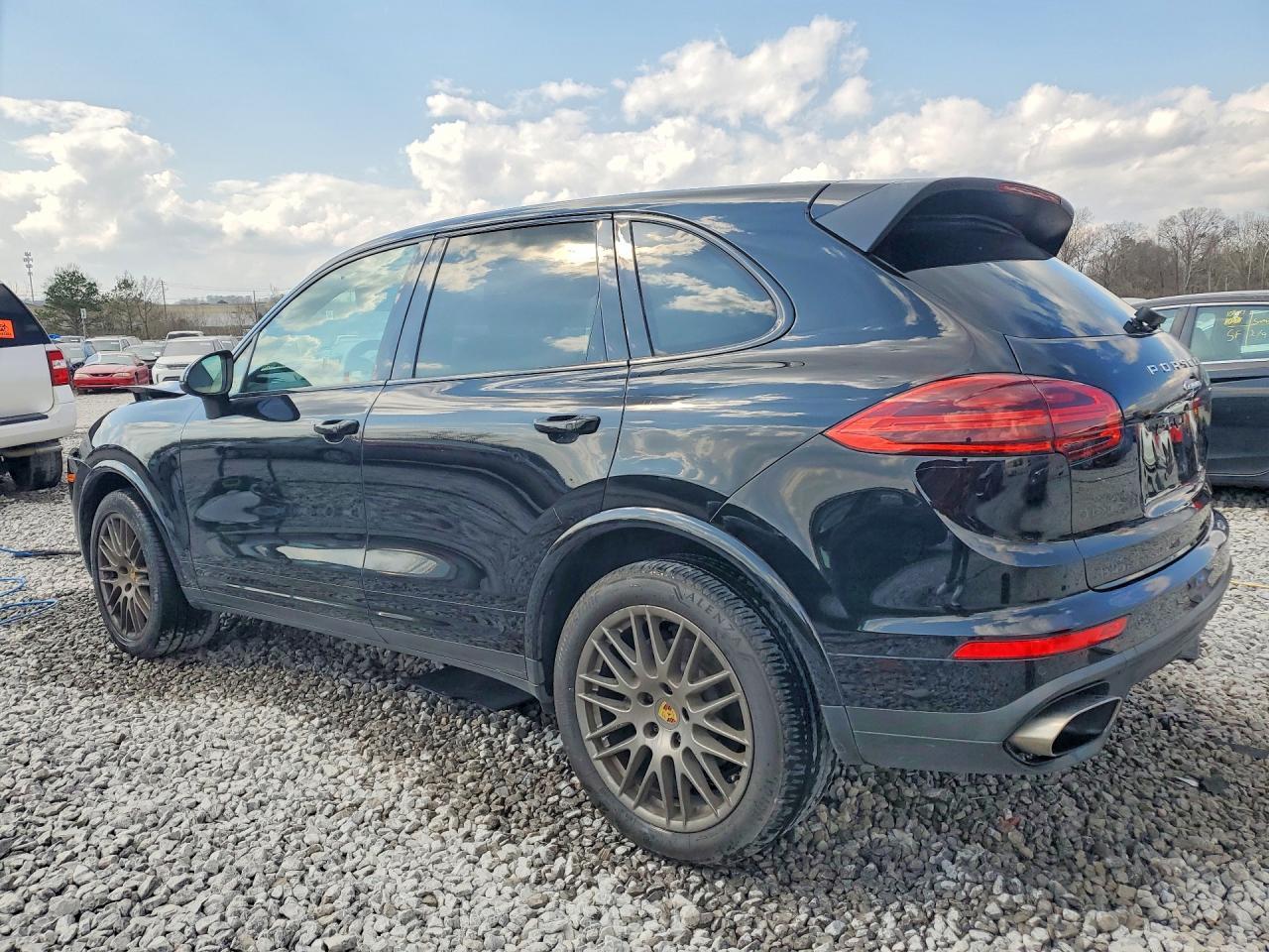 2017 PORSCHE CAYENNE
