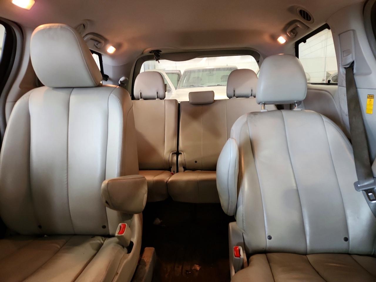 2014 TOYOTA SIENNA
