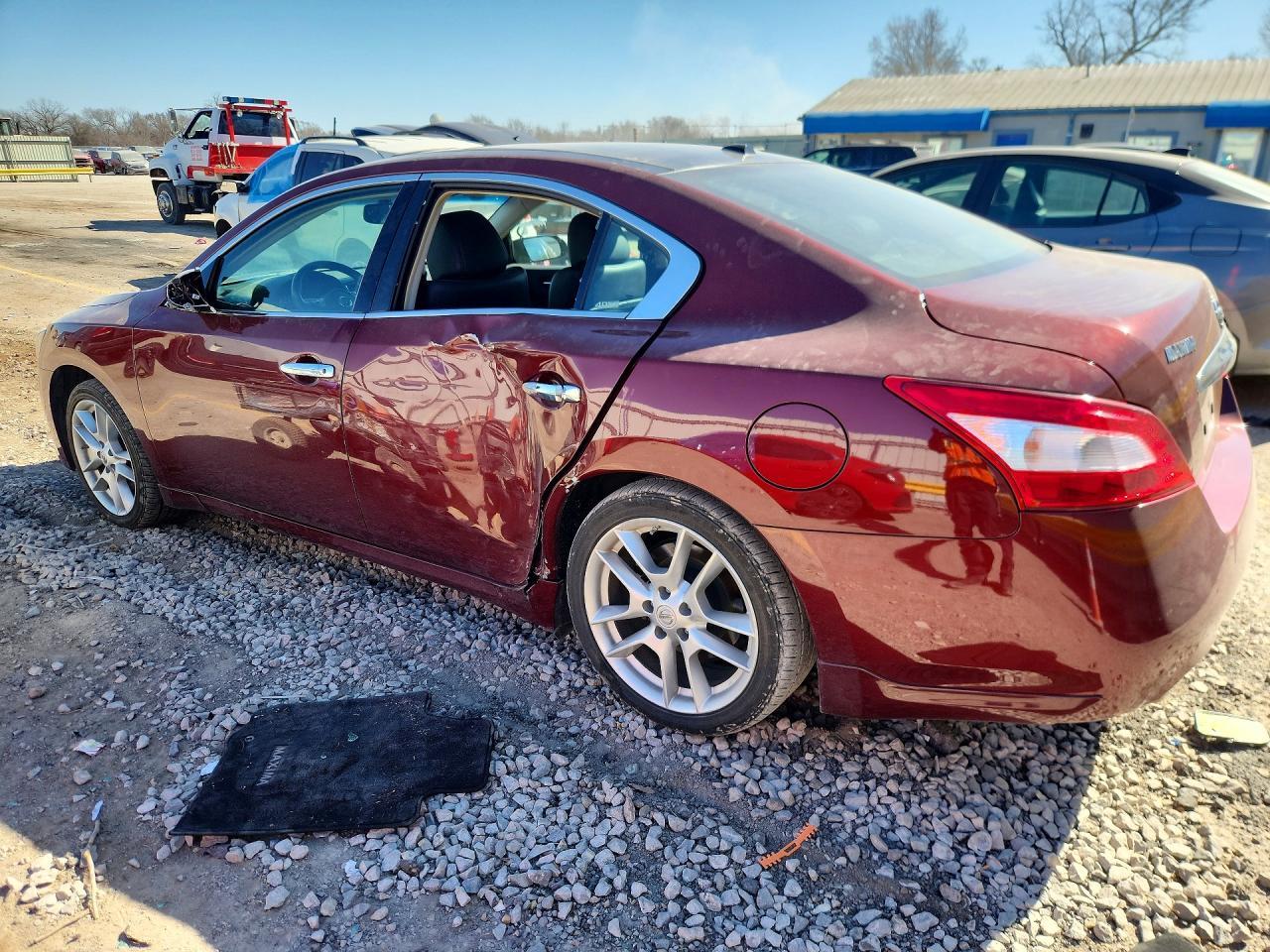 2010 NISSAN Maxima