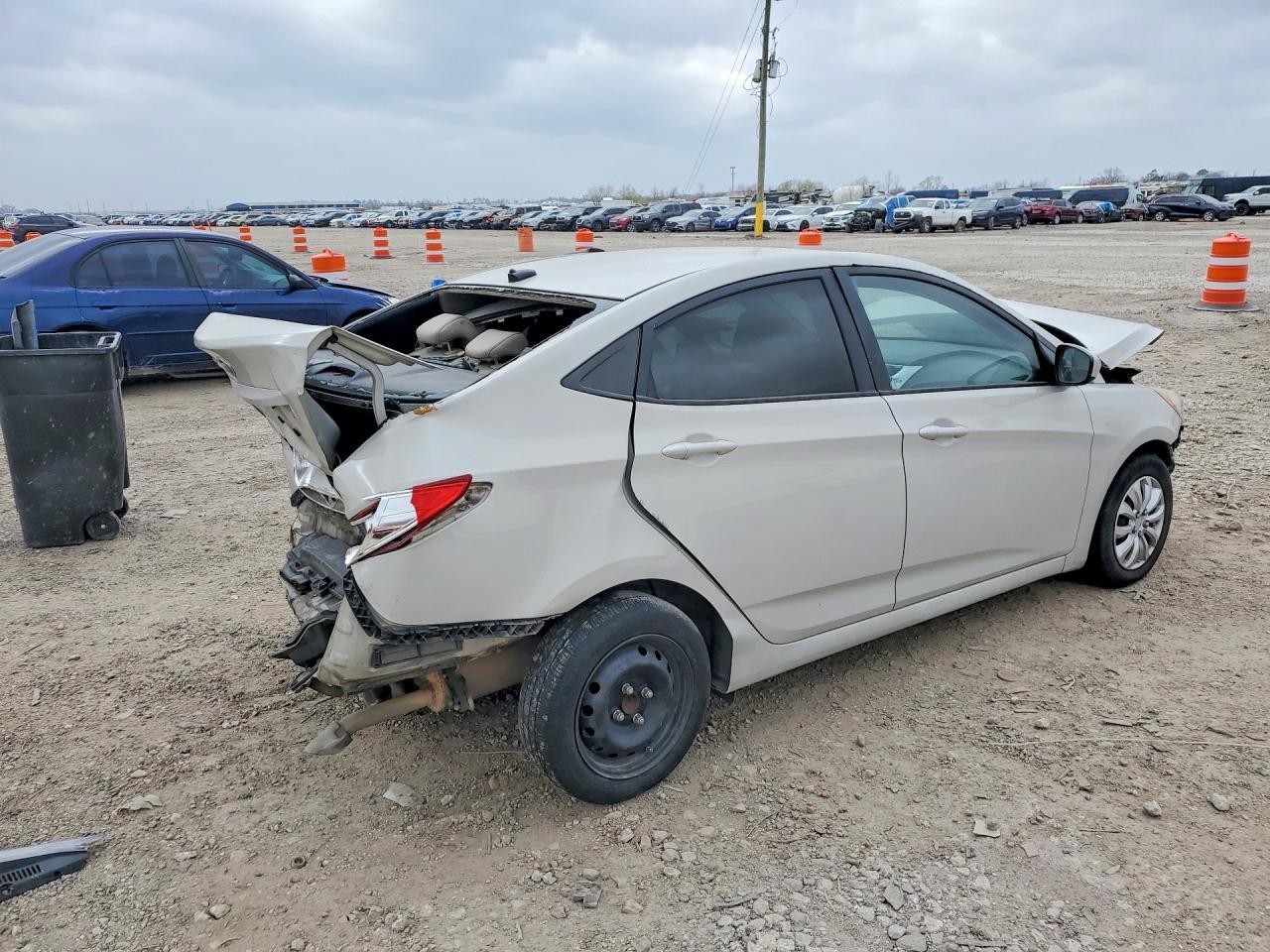 2016 HYUNDAI ACCENT