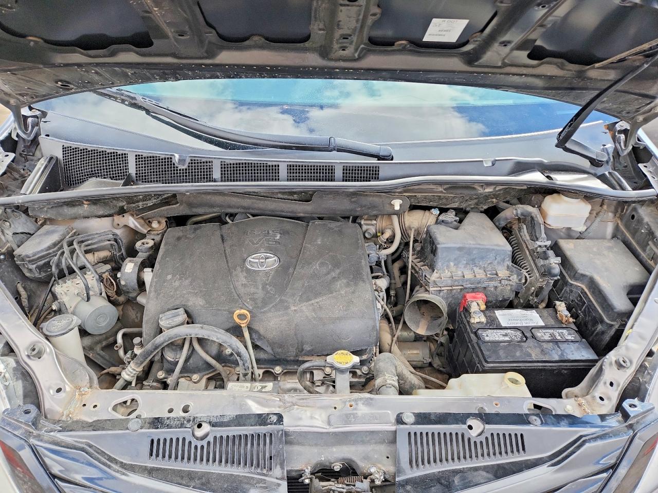 2017 TOYOTA SIENNA