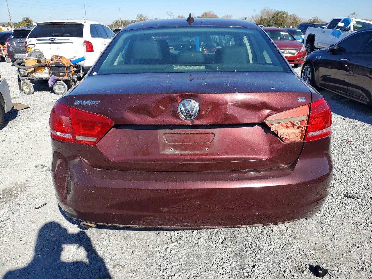 2013 VOLKSWAGEN Passat