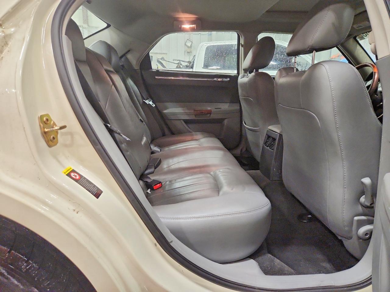 2005 CHRYSLER 300