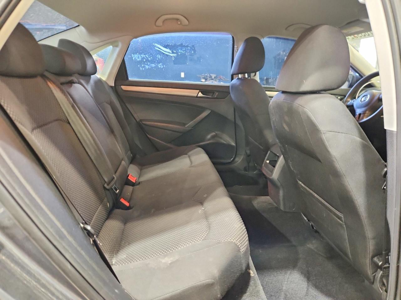 2012 VOLKSWAGEN Passat