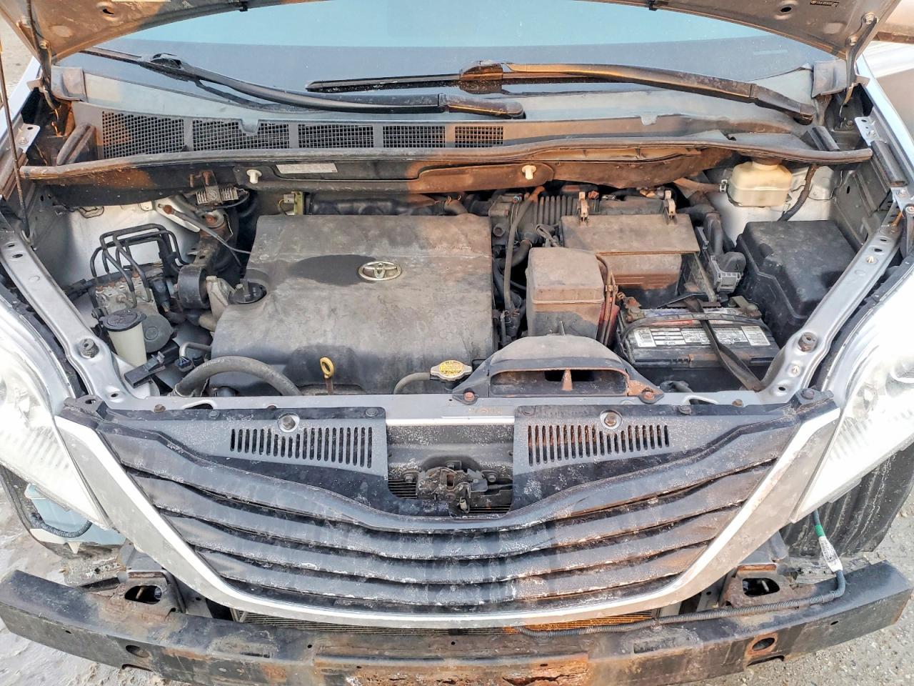 2013 TOYOTA SIENNA